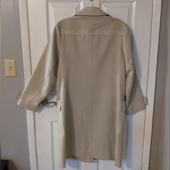 Like-New Classic Unisex Trench Coat Size M/L Fall Vintage Over Coat - Picture 3 of 8